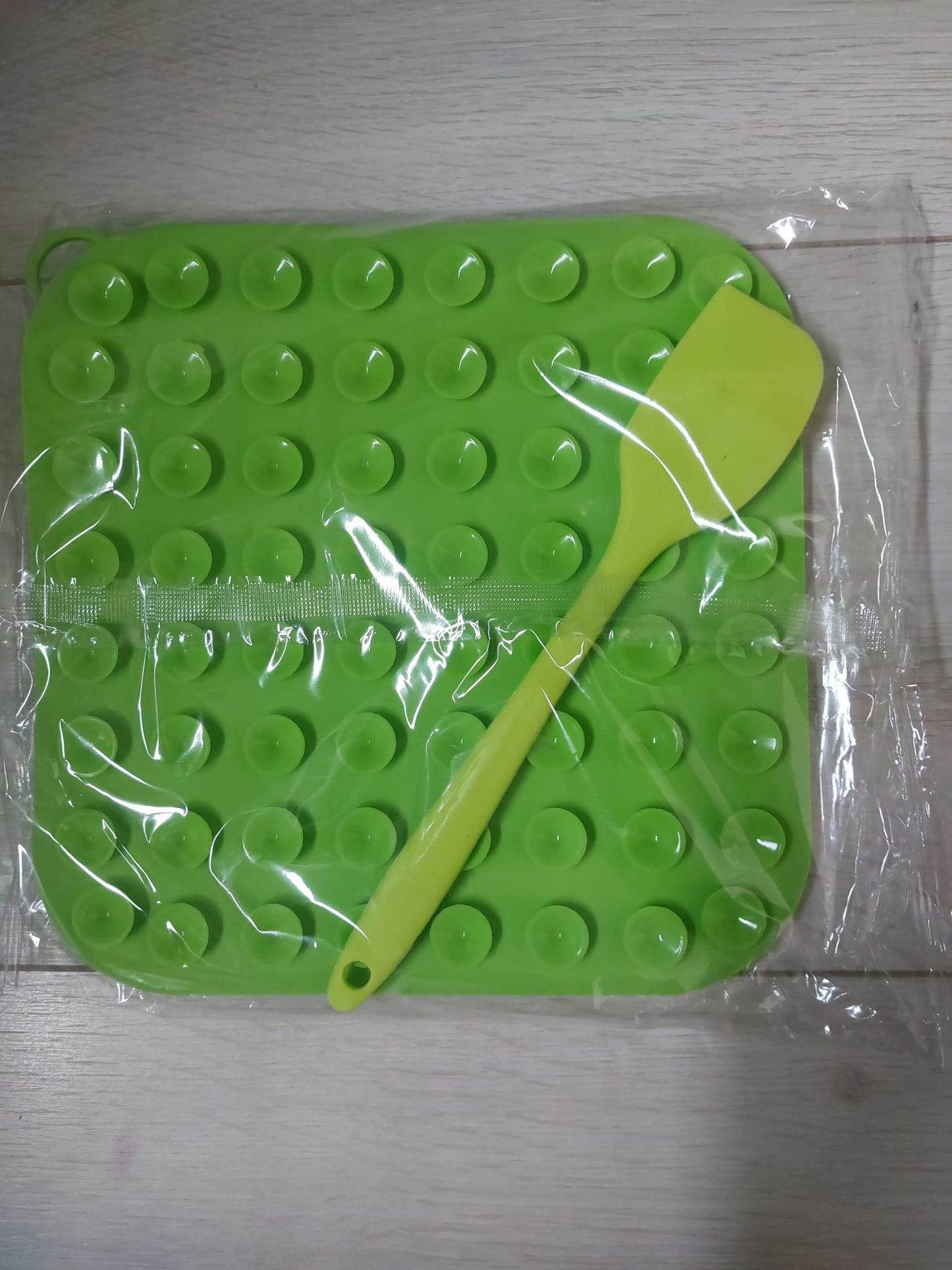 Tapis de léchage avec ventouses antidérapantes et spatule
